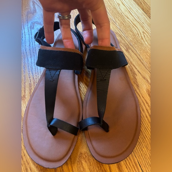 Toms Women’s Bree T-Strap Sandals - Flat- Black and Brown Leather and Suede - Picture 1 of 6